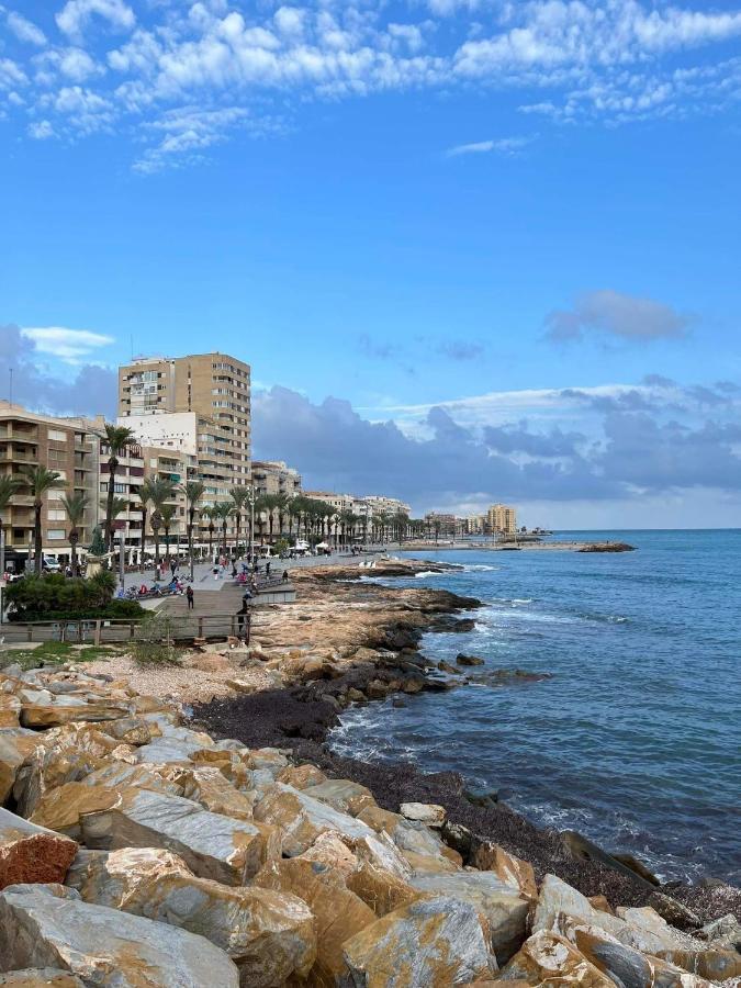Uroczy Apartament Przy Playa De Los Locos Torrevieja Dış mekan fotoğraf