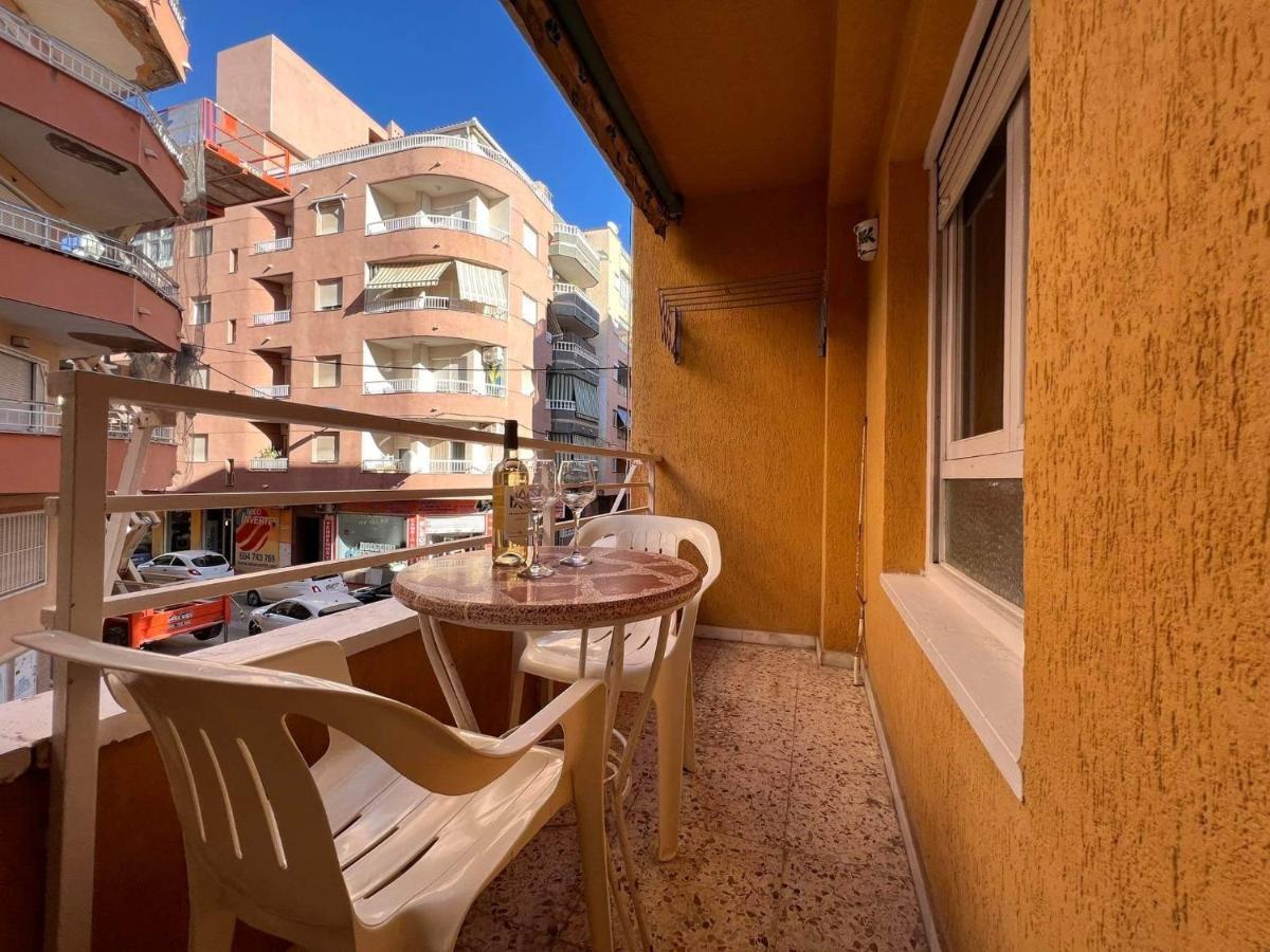 Uroczy Apartament Przy Playa De Los Locos Torrevieja Dış mekan fotoğraf