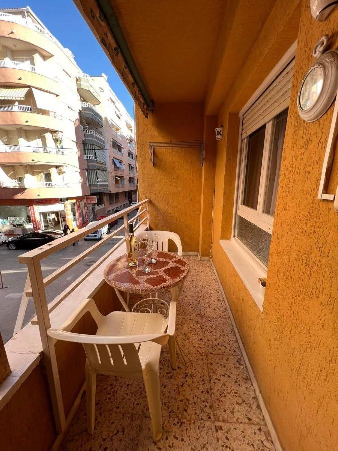 Uroczy Apartament Przy Playa De Los Locos Torrevieja Dış mekan fotoğraf
